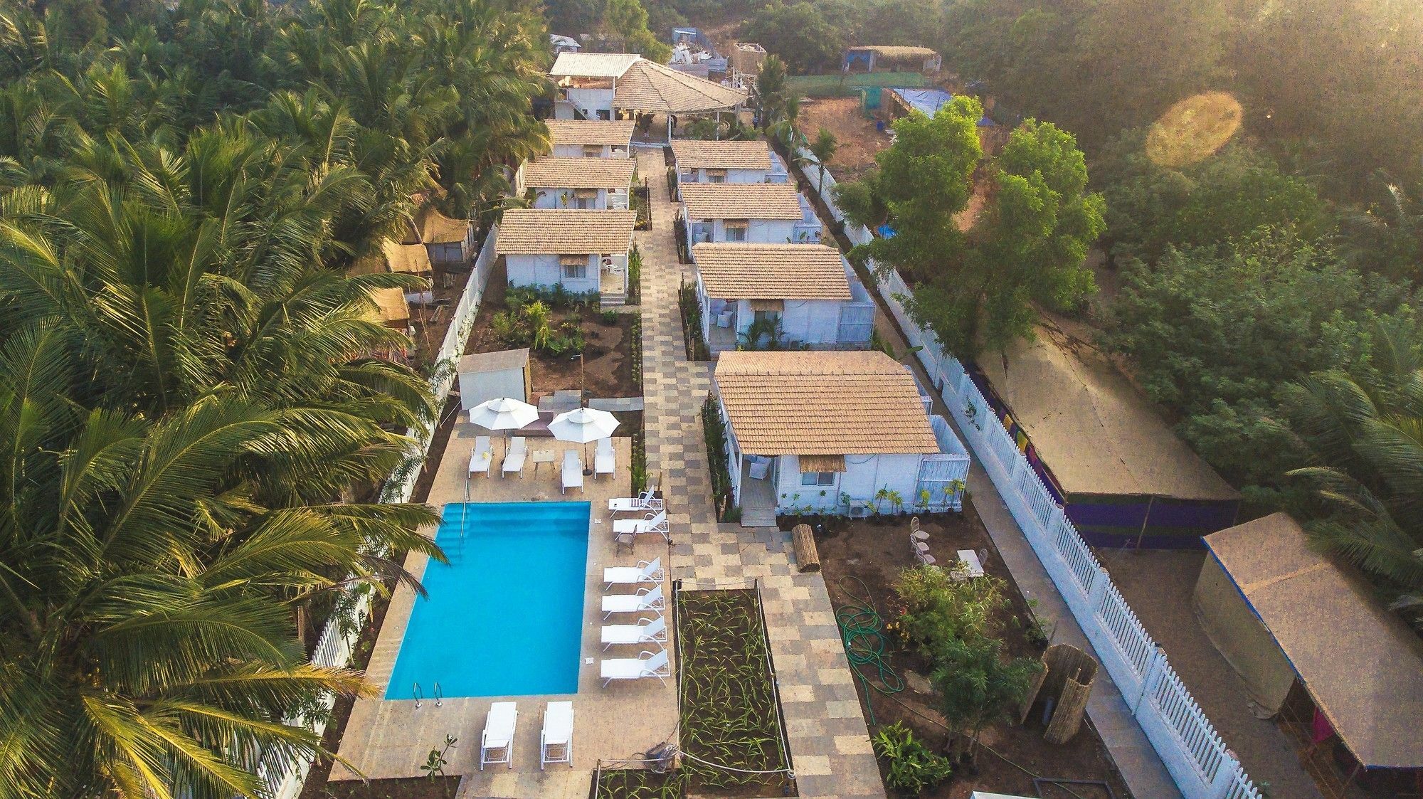 The White Resort 阿贡达 外观 照片